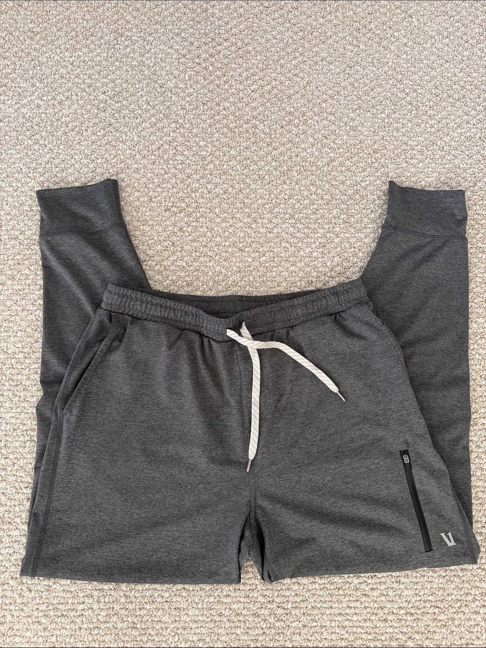 Vuori Mens HeatherGray Performance  Athletic Joggers with Drawstring Excellent